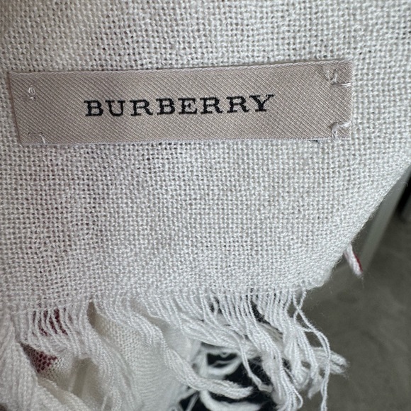 Burberry Giant Check Gauze wool/Silk Scarf - Picture 4 of 4